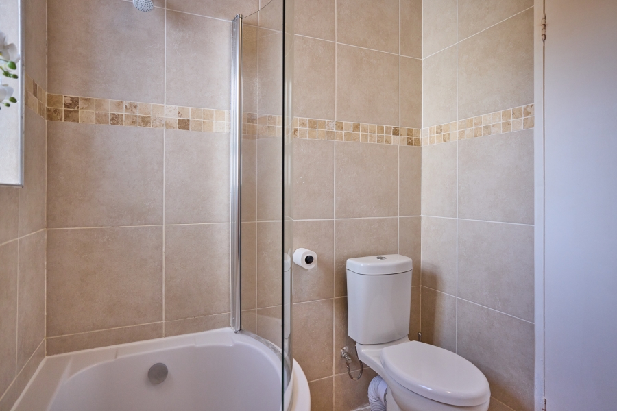 3 Bedroom Property for Sale in Milkwood Park Western Cape